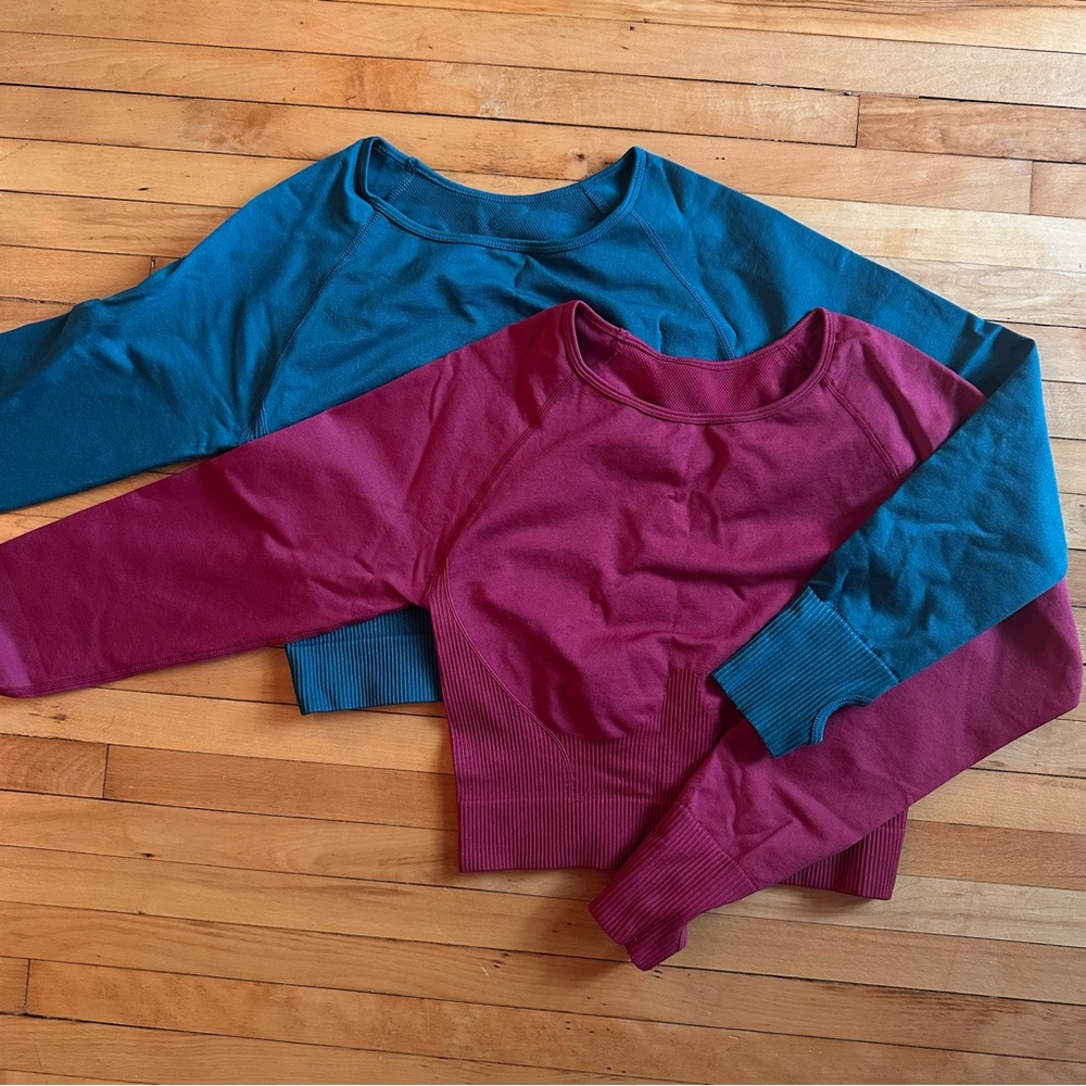 Set of 2 Workout/Yoga Long Sleeve Cropped Tops. Teal and Light Cranberry colors